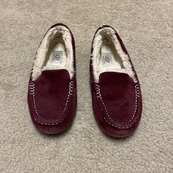 UGG Slippers - Picture 2 of 6